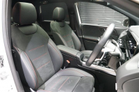 メルセデスベンツ Bクラス 2025年モデル B180 AMGライン RHD デジタルホワイトの中古車