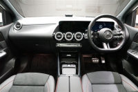 メルセデスベンツ Bクラス 2025年モデル B180 AMGライン RHD デジタルホワイトの中古車
